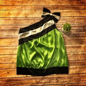 NWOT 😍 Gorgeous BEBE One Shoulder Silk Top 😍